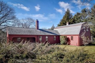 141 Walpole St, Dover, MA 02030
