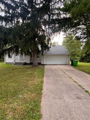 4684 Green Rd, Warrensville heights, OH 44128