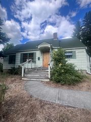 1032 NE D St, Pullman, WA 99163