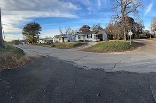 301 W  1st St, Tahlequah, OK 74464