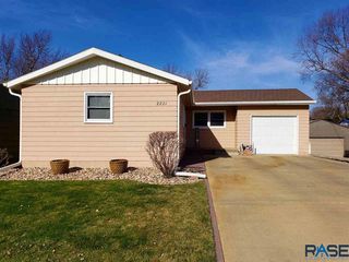 2221 S Western Ave, Sioux Falls, SD 57105