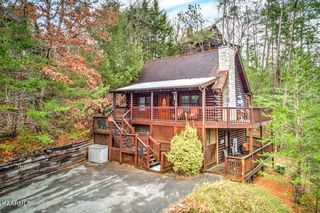 716 Golden Eagle Way, Pigeon Forge, TN 37863