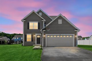 20 Stonewall Circle, Poughkeepsie, NY 12603