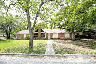 700 W  Pecan St, Bowie, TX 76230