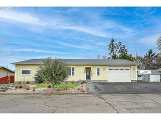 30 Hillview Ln #2, Eugene, OR 97408