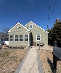 365 Lake Ave, Oakhurst, NJ 07755