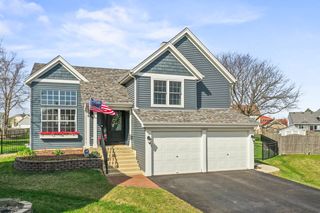 1396 Newcastle Ct, Bartlett, IL 60103