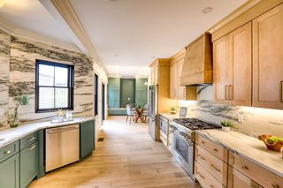 16 Chestnut St, Boston, MA 02129