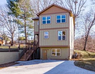 3 Powers Dr, Asheville, NC 28806
