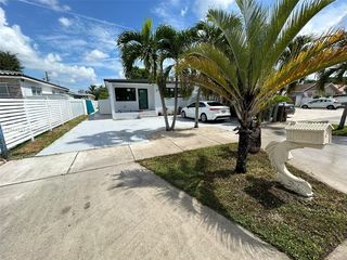 27 E  60th St, Hialeah, FL 33013