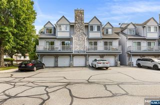 5 Garden Ct, Succasunna, NJ 07876