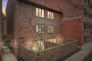 434 W  Briar Pl #1, Chicago, IL 60657