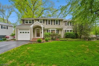 65 Coddington Dr, New Providence, NJ 07974