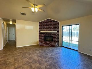 1202 Lindsey Ln, Cleburne, TX 76033