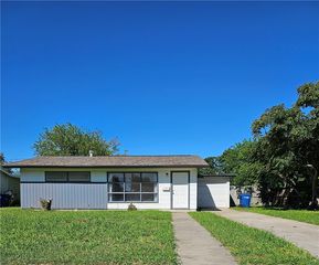 4709 Willowbrook Dr, Corpus Christi, TX 78411