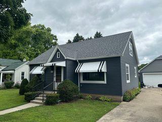 845 S  Silver Lake St, Oconomowoc, WI 53066
