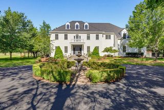 4244 Griffin Creek Rd, Medford, OR 97501