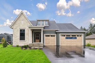 751 W  96th St, Chanhassen, MN 55317