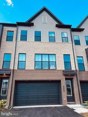 42114 Waltz Ter, Ashburn, VA 20148