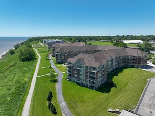 4120 S Lake DRIVE #C355, Saint Francis, WI 53235