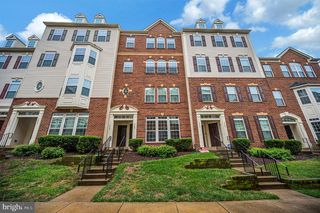 7461 Brunson Cir, Gainesville, VA 20155