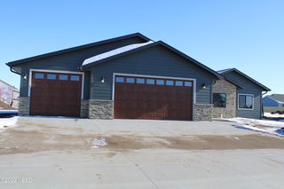 1702 5th St NW, Watertown, SD 57201