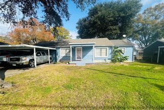 3022 Berry Ave, Groves, TX 77619