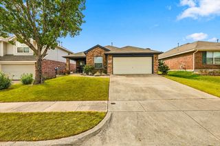 9861 Autumn Sage Dr, Fort Worth, TX 76108