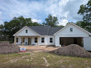 27 Tree Top Ln, Jesup, GA 31545