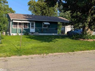 111 N  13th Ave, Marshalltown, IA 50158