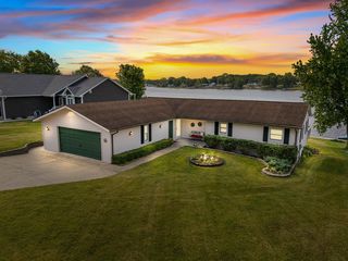 4079 Kim Dr, Hillsdale, MI 49242