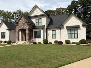 758 Saddleridge Way, Florence, AL 35630