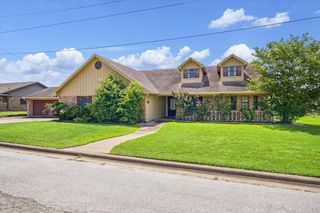 526 Acorn St, Giddings, TX 78942