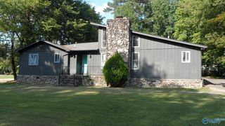 736 Woodmar Dr, Rainbow City, AL 35906
