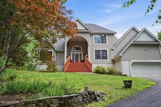 111 Millridge Dr, Milford, PA 18337