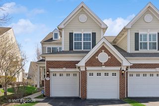 1117 Pine Valley Ct, Elgin, IL 60124