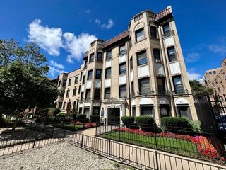 3812 N  Pine Grove Ave  #411, Chicago, IL 60613