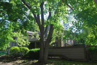 175 Glengarry Dr #B, Geneva, IL 60134