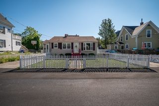 11 Green St, Gloucester, MA 01930