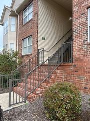 17 Frankie Ln, East Hanover, NJ 07936