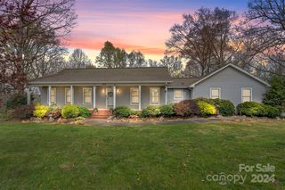 711 Spring Pointe Dr, Stony Point, NC 28678