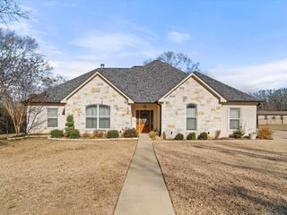 121 Harris Cv, Longview, TX 75605