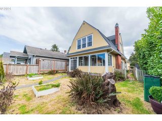 1475 Sherman Ave, North Bend, OR 97459
