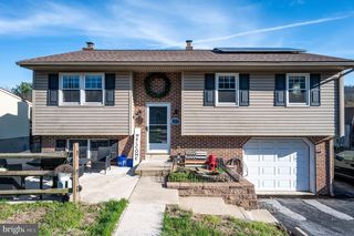 106 Pear St, Mohnton, PA 19540
