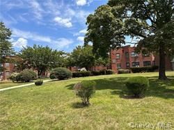 110 Division Ave #2E, Levittown, NY 11756