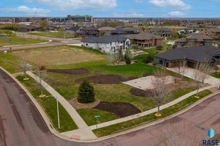 W  Latigo Trl, Sioux Falls, SD 57108