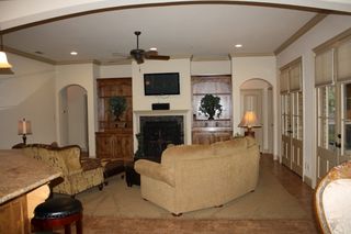 1000 Riverwood Dr, Longview, TX 75604