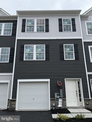 10 Baybreeze Dr, Waretown, NJ 08758