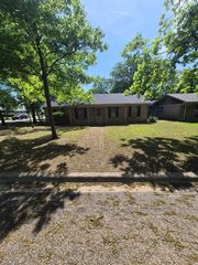 3009 Canterbury Cir, Sherman, TX 75092