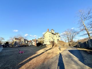 160-162 Charlesbank Rd, Newton, MA 02458